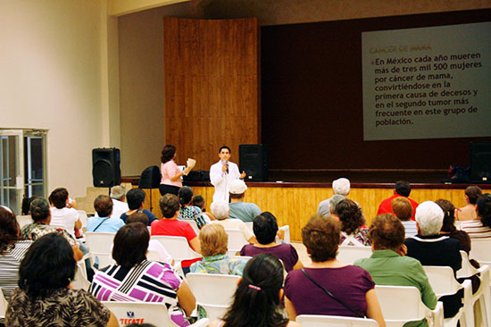 Asisten Antonio y Anateresa Nerio a conferencia sobre cáncer de mama