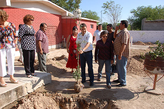 Continúa Antonio Nerio con el programa de reforestación en escuelas