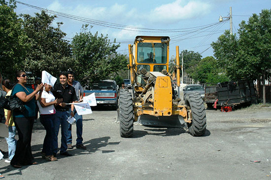 Continúa pavimentación en calles de Nueva Rosita