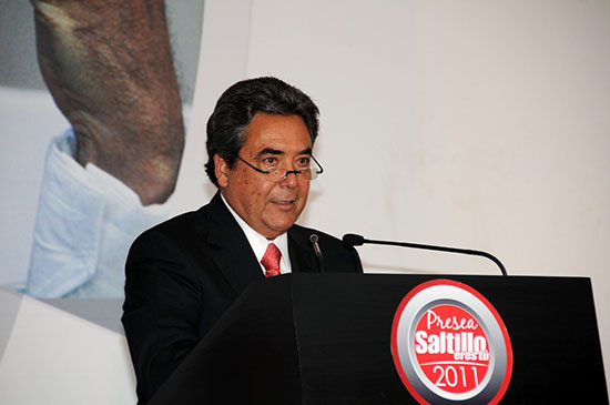 El gobernador Jorge Torres entrega  la Presea Saltillo 2011