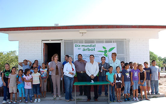 Encabeza Antonio Nerio programa de reforestación en Santa María