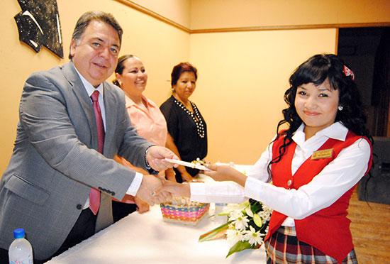 Encabezó el alcalde Alberto Aguirre Villarreal la ceremonia de graduación de alumnos de la Secundaria General No. 1