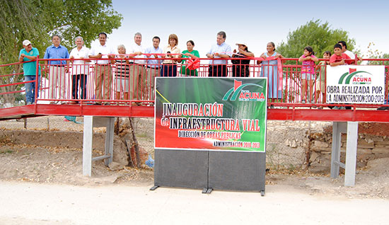 Entregó el alcalde puente peatonal a residentes de la colonia Cinco de Mayo