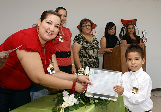 Graduaron 5 pequeños del Jardín de Niños Estancia DIF