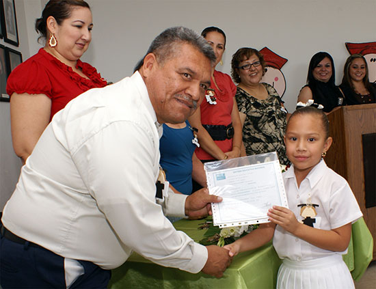 Graduaron 5 pequeños del Jardín de Niños Estancia DIF