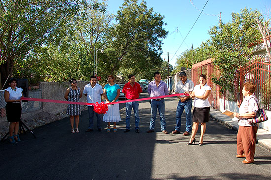 Inaugura Antonio Nerio obra de pavimentación de calle Michoacán