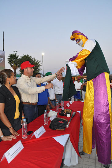 Inaugura presidente municipal Campeonato Nacional de Beisbol Infantil en Plaza de las Culturas