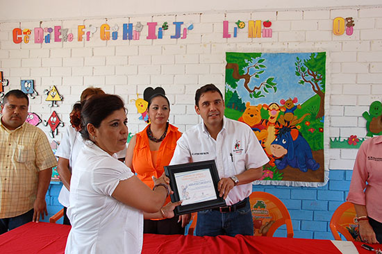 Llevan apoyos a Jardín de Niños en la villa de San Juan de Sabinas