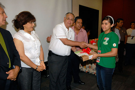 Los ganadores de la Olimpiada del Conocimiento Infantil 2011 reciben reconocimientos y estímulos