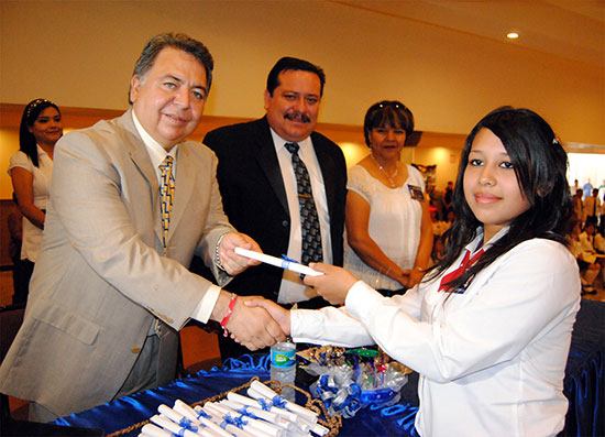 Presidió alcalde graduación de 172 estudiantes de la secundaria Luis Donaldo Colosio Murrieta