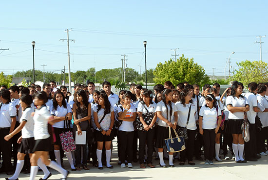 Inicia nuevo ciclo escolar en el CECyTEC Acuña