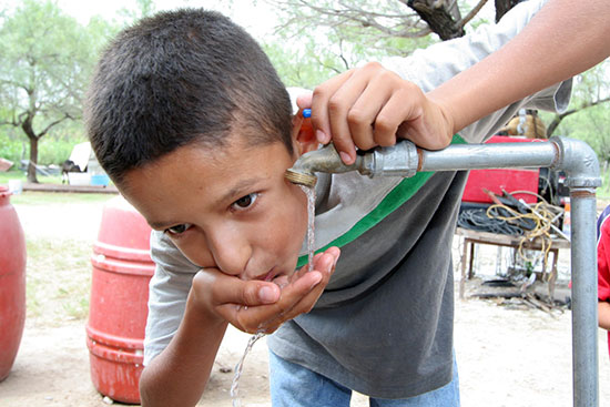 Más agua potable, drenaje y electrificación con alrededor de dos mil obras en Coahuila