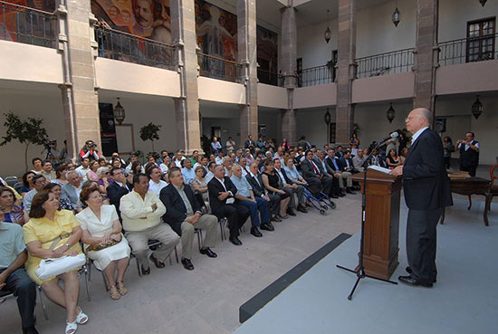 Presenta José Narro Robles conferencia magistral acerca de la educación y la cultura en méxico