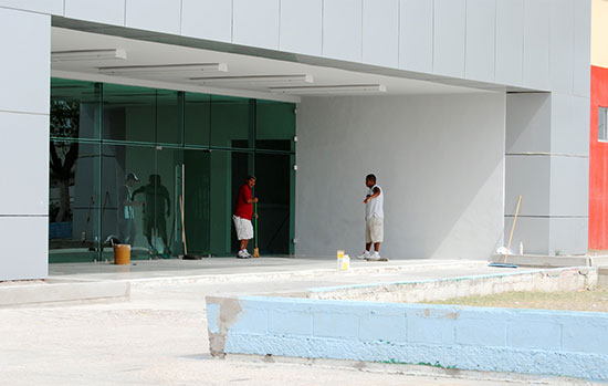 A punto de concluir los  trabajos de rehabilitación del gimnasio José de las Fuentes Rodríguez