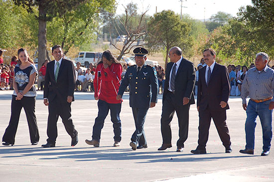 Asiste Antonio Nerio a conmemoración de los Niños Héroes en Múzquiz