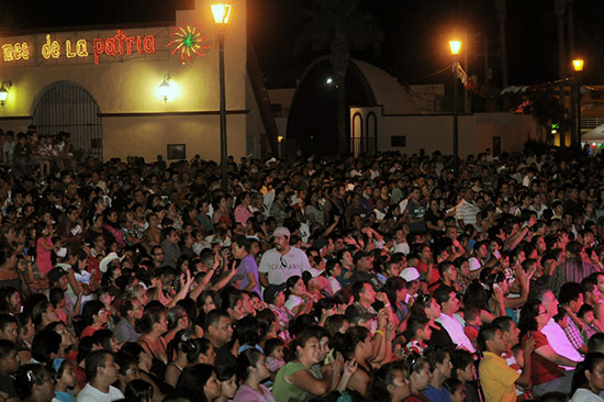 Asisten cerca de 10 mil personas al cierre de las festividades del Grito de Independencia 2011