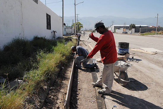 Avanza pavimentación en la colonia Santa Cristina en Saltillo