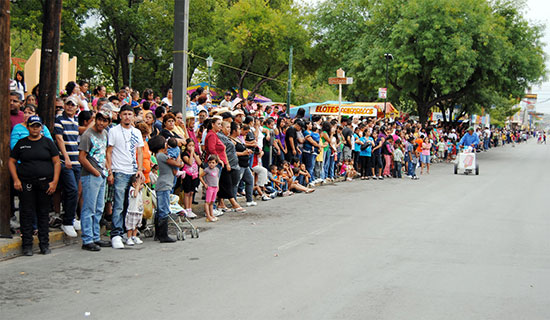 Celebraron ceremonia y desfile conmemorativos al 201  Aniversario del inicio de la Guerra de Independencia