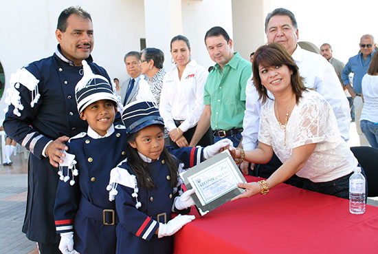 Continúan Festejos Patrios con encuentro de bandas de guerra