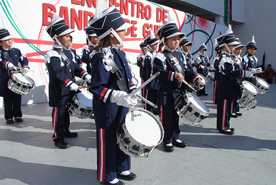 Continúan Festejos Patrios con encuentro de bandas de guerra