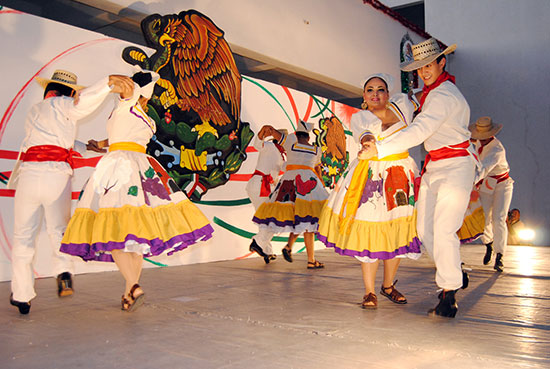 Disfrutaron acuñenses con fervor “Los Colores de Mi Patria”