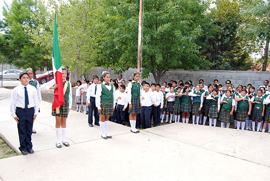 Entregaron reconocimiento a escuelas como custodios de ceremonias cívicas de la Independencia