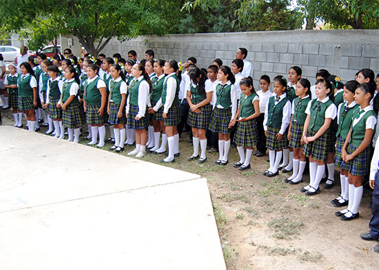 Entregaron reconocimiento a escuelas como custodios de ceremonias cívicas de la Independencia