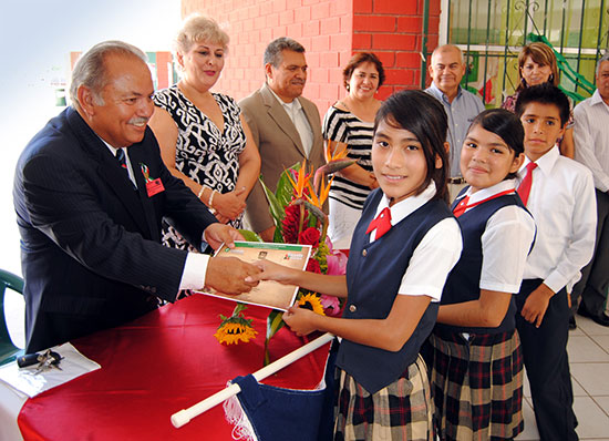 Entregaron reconocimiento a escuelas como custodios de ceremonias cívicas de la Independencia