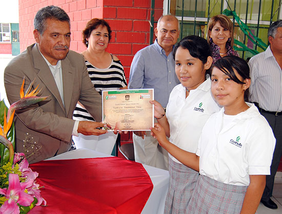 Entregaron reconocimiento a escuelas como custodios de ceremonias cívicas de la Independencia