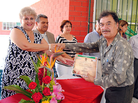 Entregaron reconocimiento a escuelas como custodios de ceremonias cívicas de la Independencia