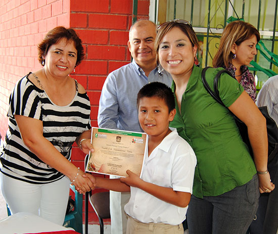 Entregaron reconocimiento a escuelas como custodios de ceremonias cívicas de la Independencia