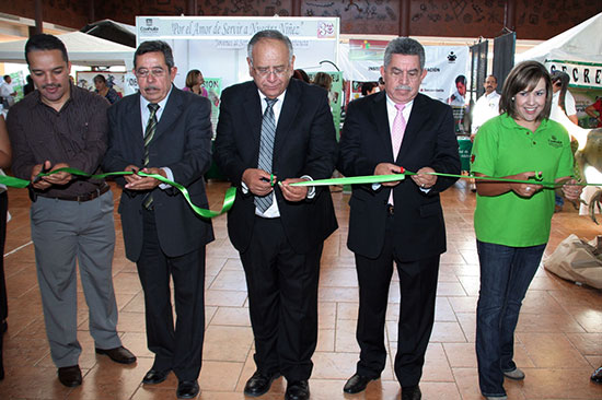 Miles de estudiantes de educación media participan en la Feria del Servicio  Social