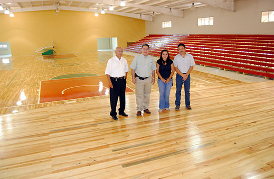 Trabajan en últimos detalles de la rehabilitación del  gimnasio José de las Fuentes Rodríguez