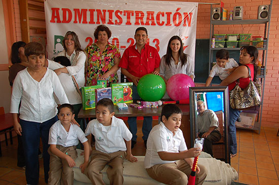 Visitan Antonio y Anateresa Nerio instalaciones del CAM 17