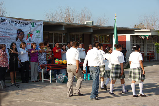 Visitan Antonio y Anateresa Nerio instalaciones del CAM 17