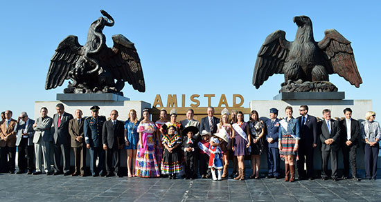 Autoridades de Del Río y Acuña celebraron el Abrazo de la Amistad