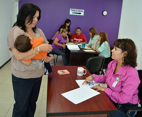 Beneficiarán a 2 mil 360 mujeres con estudios de mamografía, papanicolaou y de laboratorio