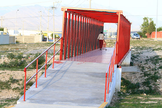 Construye municipio de Saltillo 13 puentes peatonales