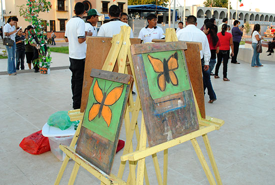 Dan bienvenida a mariposa monarca con Festival Artístico