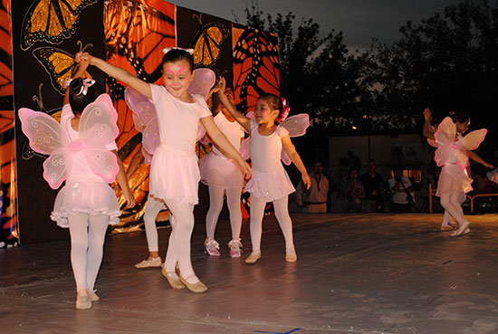 Dan bienvenida a mariposa monarca con Festival Artístico