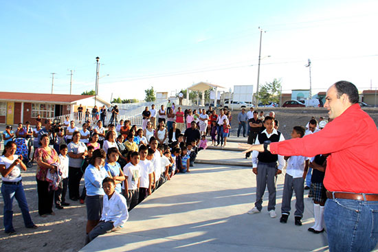 Disfrutan niños de aula didáctica en Colinas de San Lorenzo