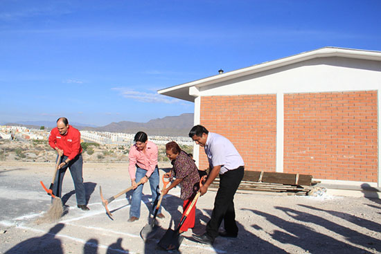 Disfrutan niños de aula didáctica en Colinas de San Lorenzo