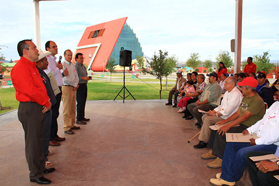 Entrega Jericó escrituras a 104 familias de Saltillo