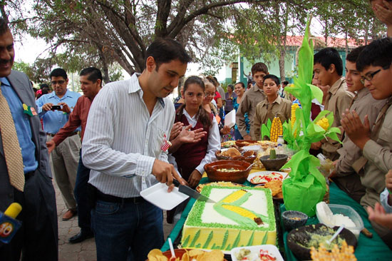 Inaugura Antonio Nerio festival del maíz en secundaria Fortunato Gutiérrez 