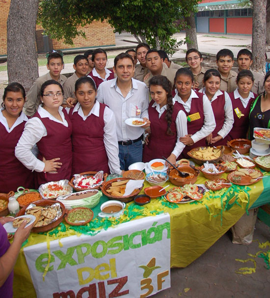 Inaugura Antonio Nerio festival del maíz en secundaria Fortunato Gutiérrez 