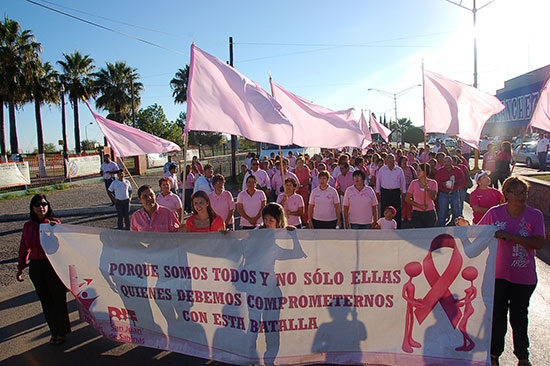 Marchan Antonio y Anateresa Nerio contra el cáncer de mama