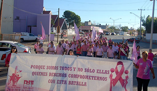 Marchan Antonio y Anateresa Nerio contra el cáncer de mama