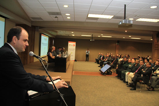 Participa alcalde en reunión de contralores