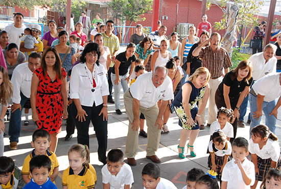 Preside Melchor Sánchez "Lunes Cívico" en Jardín de Niños