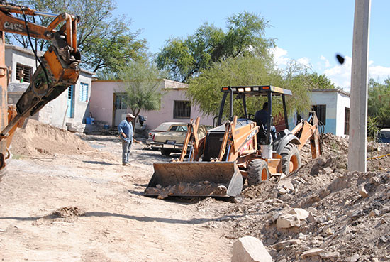 Supervisan avance de obra en colonia "El Pedregal"